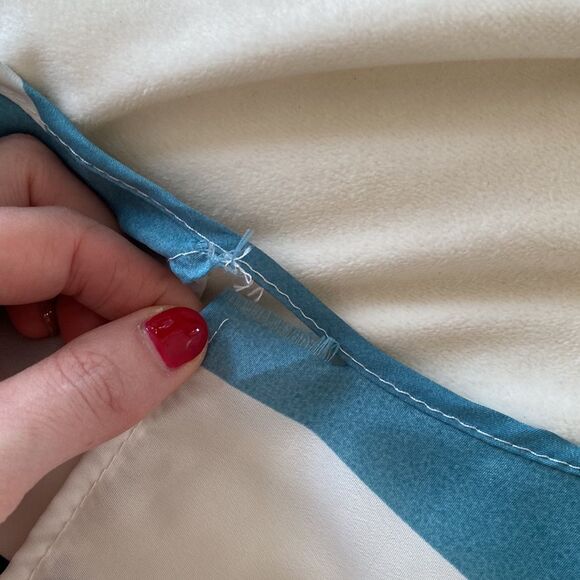 Backless lightweight blouse - Picture 3 of 3